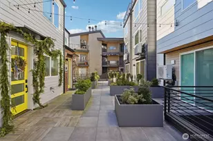 515 Howe, Seattle, WA 98109 - Photo 2