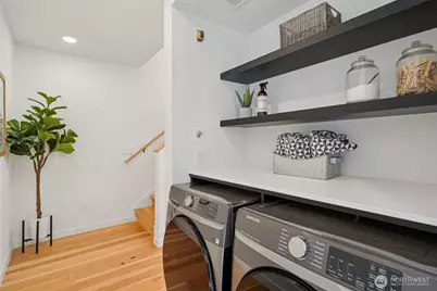 515 Howe #A, Seattle, WA 98109 - Photo 24