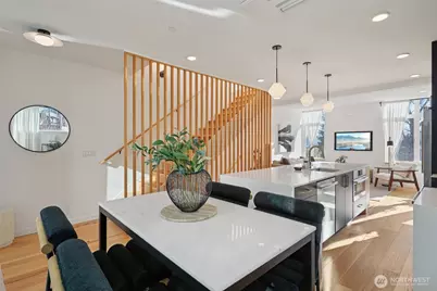 515 Howe #A, Seattle, WA 98109 - Photo 4