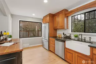 10726 Sand Point Way NE, Seattle, WA 98125 - Photo 14