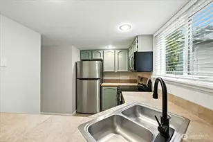 915 N 163rd St, Shoreline, WA 98133 - Photo 8