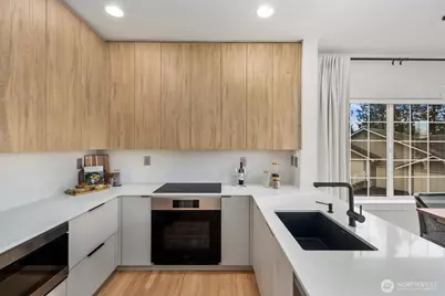 18638 NE 55th Way #LL1863, Redmond, WA 98052 - Photo 2