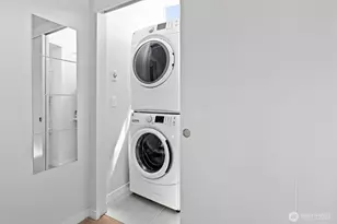 911 N 104th St, Seattle, WA 98133 - Photo 30