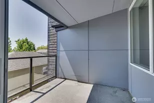 911 N 104th St, Seattle, WA 98133 - Photo 32