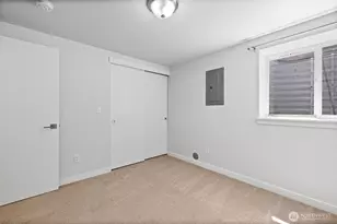 911 N 104th St, Seattle, WA 98133 - Photo 8