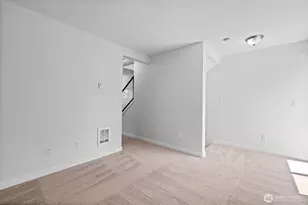 911 N 104th St, Seattle, WA 98133 - Photo 18