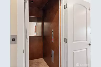 9426 Lake Washington Boulevard NE, Bellevue, WA 98004 - Photo 12