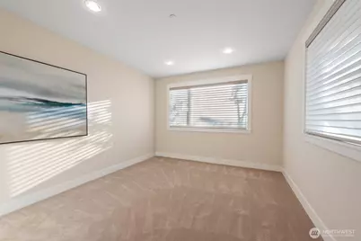 9426 Lake Washington Boulevard NE, Bellevue, WA 98004 - Photo 30
