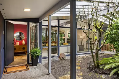 3905 96th Avenue SE, Mercer Island, WA 98040 - Photo 2