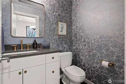 2832 Fairview Avenue E, Seattle, WA 98102 - Photo 16