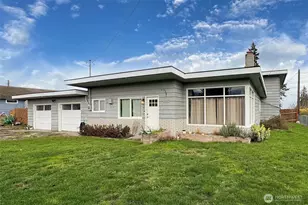 413 E Orcas Ave, Port Angeles, WA 98362 - Photo 2