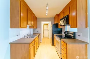 8025 234th Street SW, Edmonds, WA 98026 - Photo 2