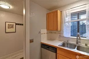 20131 61st Pl W, Lynnwood, WA 98036 - Photo 4