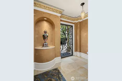 623 W Highland Drive, Seattle, WA 98119 - Photo 24