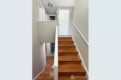 9200 Densmore Avenue N, Seattle, WA 98103 - Photo 16