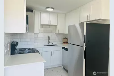 9200 Densmore Avenue N, Seattle, WA 98103 - Photo 18