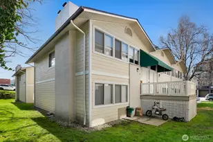 9200 Densmore Ave N, Seattle, WA 98103 - Photo 10