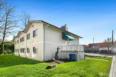 9200 Densmore Avenue N, Seattle, WA 98103 - Photo 6