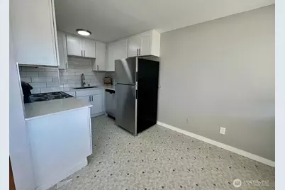 9200 Densmore Avenue N, Seattle, WA 98103 - Photo 22