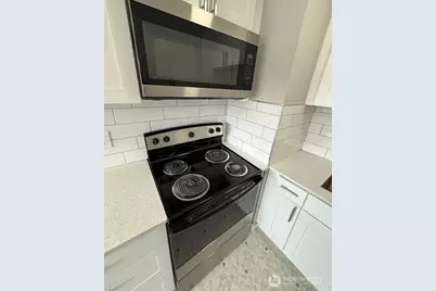 9200 Densmore Avenue N, Seattle, WA 98103 - Photo 20