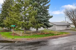 8780 NE Lybbert Dr, Moses Lake, WA 98837 - Photo 4