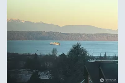 556 Holly Drive, Edmonds, WA 98020 - Photo 2