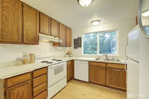 918 N 165th St, Shoreline, WA 98133 - Photo 10