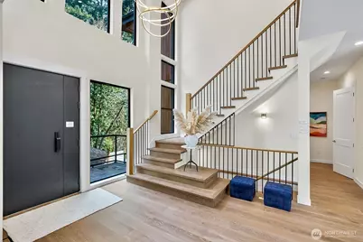 10823 SE 12th Street, Bellevue, WA 98004 - Photo 2