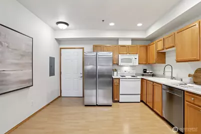 7912 170th Avenue NE #304, Redmond, WA 98052 - Photo 8