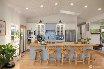 10555 NE Morning Lane, Bainbridge Island, WA 98110 - Photo 14
