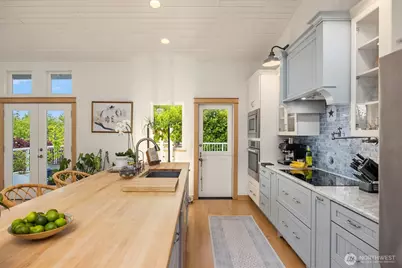 10555 NE Morning Lane, Bainbridge Island, WA 98110 - Photo 18