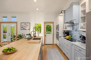 10555 NE Morning Ln, Bainbridge Island, WA 98110 - Photo 18