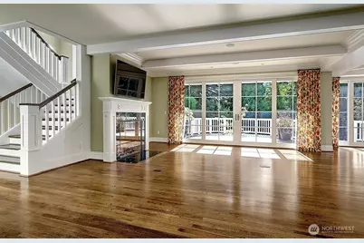 8975 NE 10th Street, Bellevue, WA 98004 - Photo 26