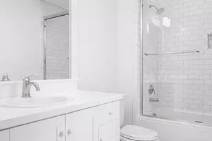 8975 NE 10th St, Bellevue, WA 98004 - Photo 14