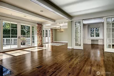 8975 NE 10th Street, Bellevue, WA 98004 - Photo 4