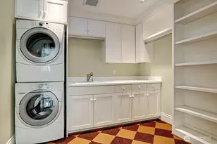 8975 NE 10th St, Bellevue, WA 98004 - Photo 20