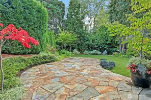 8975 NE 10th St, Bellevue, WA 98004 - Photo 28
