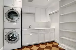 8975 NE 10th St, Bellevue, WA 98004 - Photo 20