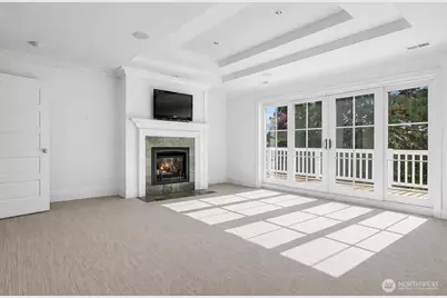 8975 NE 10th Street, Bellevue, WA 98004 - Photo 16