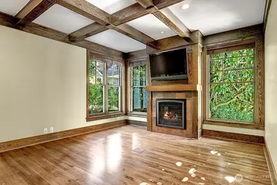 8975 NE 10th Street, Bellevue, WA 98004 - Photo 10