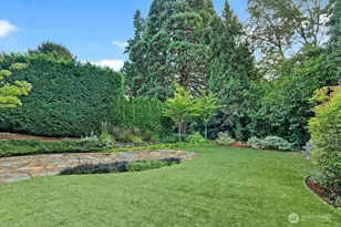 8975 NE 10th St, Bellevue, WA 98004 - Photo 22