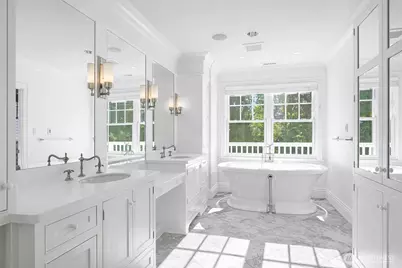 8975 NE 10th Street, Bellevue, WA 98004 - Photo 18