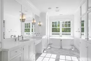 8975 NE 10th St, Bellevue, WA 98004 - Photo 18