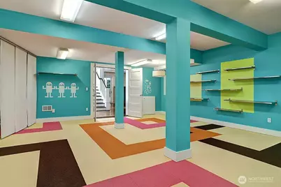 8975 NE 10th Street, Bellevue, WA 98004 - Photo 20