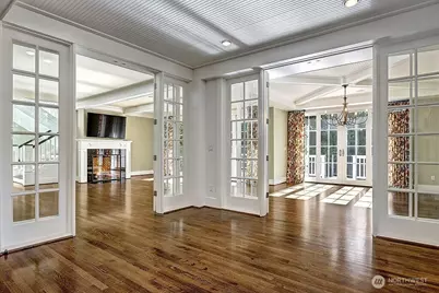 8975 NE 10th Street, Bellevue, WA 98004 - Photo 6