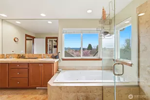 7703 NE 201st Pl, Kenmore, WA 98028 - Photo 16