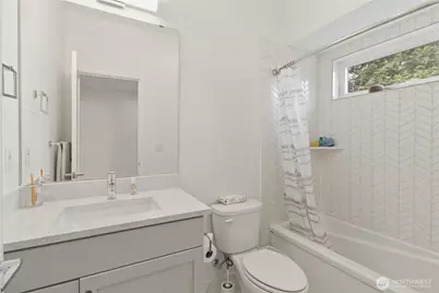 9215 NE 32nd Street, Clyde Hill, WA 98004 - Photo 32