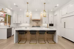 9215 NE 32nd St, Clyde Hill, WA 98004 - Photo 8