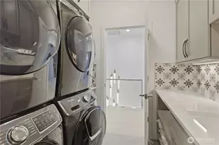 9215 NE 32nd St, Clyde Hill, WA 98004 - Photo 26