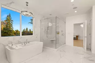 9215 NE 32nd St, Clyde Hill, WA 98004 - Photo 22